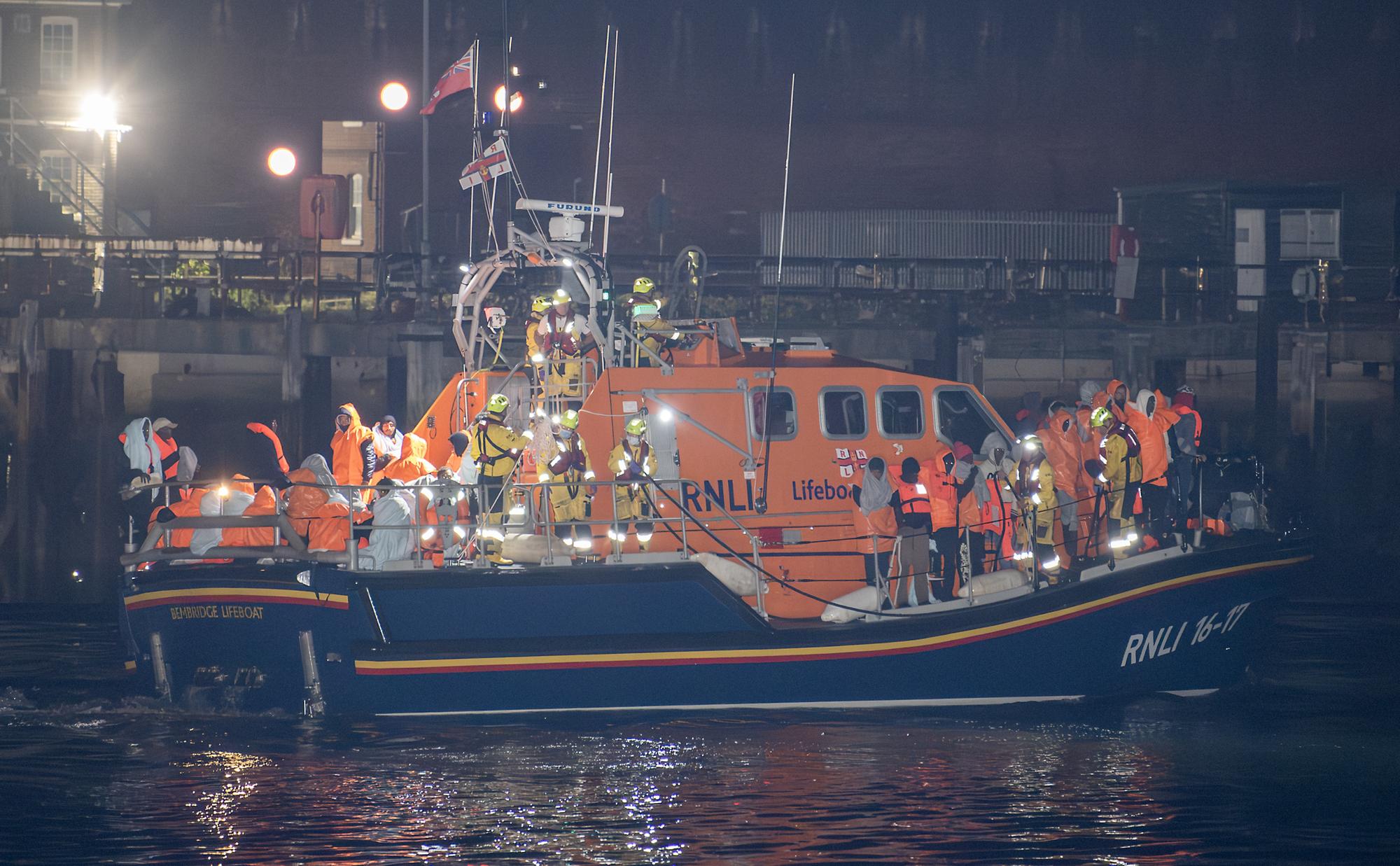 Hampshire migrant crossings: Extra 50 riot police are on French coast to prevent boats launching says Home Secretary Shabana Mahmood