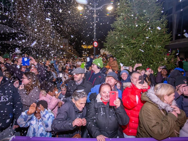 Palmerston Road Christmas Lights Switch On at Southsea on Thursday 23rd November 2023
Pictured: Crowds playing with snow
Picture: Habibur Rahman