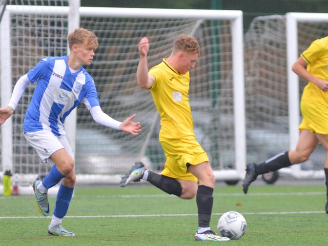 Harvest's Logan Vickers in action against Overton. Picture by Martyn White