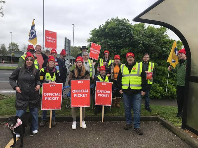 Members of the Public and Commercial Services Union are taking a stand across the country to achieve a pay increase that matches the rate of inflation. 
Pictured: Union members at the Portsmouth branch of HMRC, located at Lynx House.