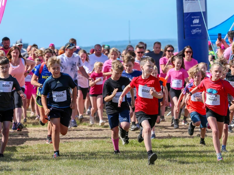 Race For Life Pretty Muddy, Southsea CommonPicture: Chris  Moorhouse (290624-026)