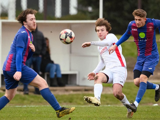 US Portsmouth (maroon/blue) v Horndean. Picture: Keith Woodland