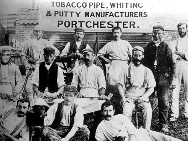 Leigh & co workers.
Workers from the pipe-making factory at Portchester