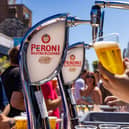 Thirsty crowds at the Southsea Food Festival. Picture: Mike Cooter (160722)