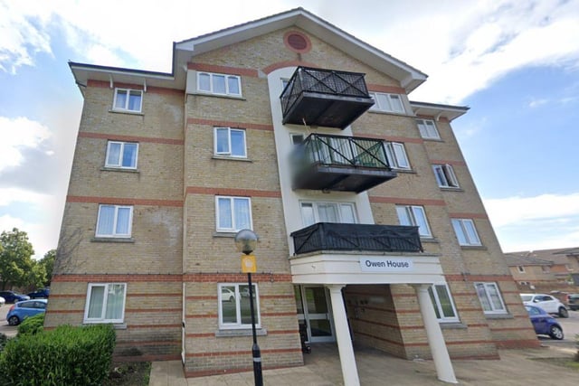 The average price of a flat in Owen House, Whitcombe Gardens PO3 6BL is £59,000.