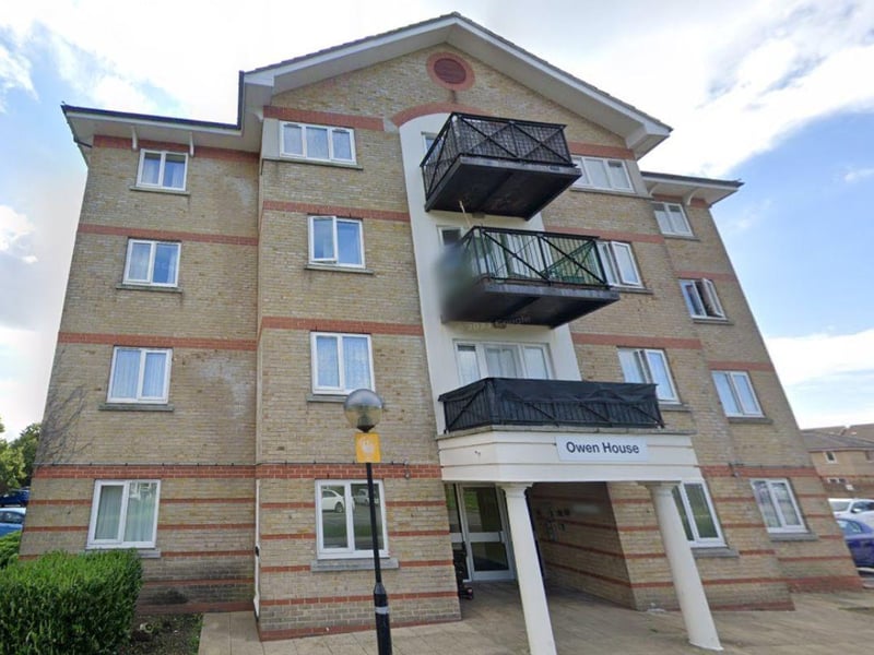 The average price of a flat in Owen House, Whitcombe Gardens PO3 6BL is £59,000.