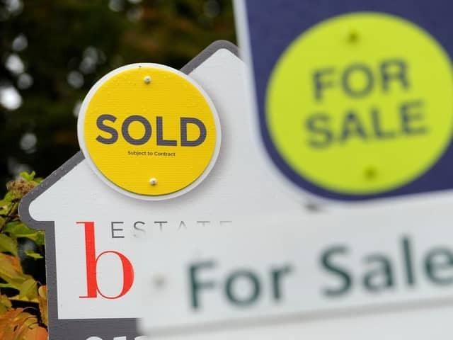 The annual rate of house price growth remained stable in March.