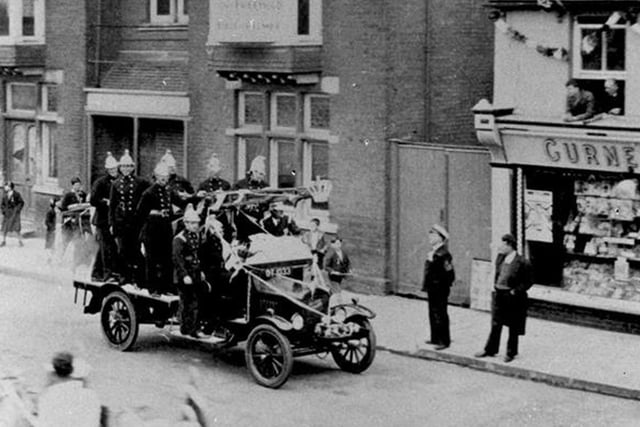 Waterlooville fire engine in a parade for the 1935 Silver Jubilee of George V, passing the Queen's Hotel. This fire engine is a Ford Biaco and was passed on from Havant Brigade when they received a new Fire engine in 1933.