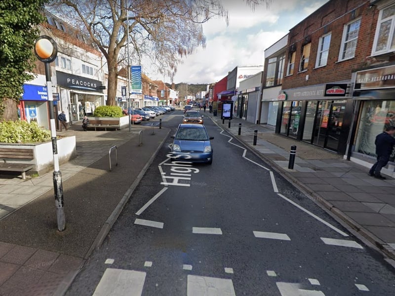 This Greggs is located in Cosham High Street and it has a Google rating of 3.8 with 50 reviews.