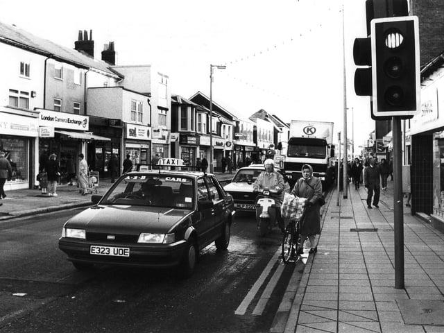 Traffic lights causing tailbacks in West Street, Fareham, in January 1991.