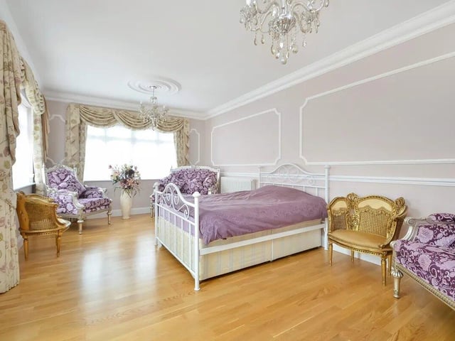 Inside the five bed detached house for sale in Portsdown Hill Road for £2.5m 


Photo credit: Zoopla