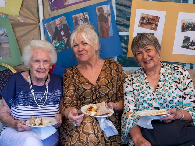Abbeyfield  resident Lilly Gardiner (92) with daughters Karen Hughes (58) and Anne-Marie Hopkins (71). Picture: Mike Cooter (290723)