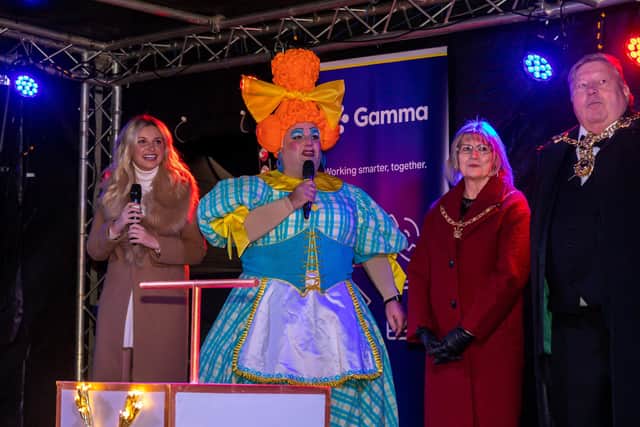 Amy Hart with Jack Edwards (who will be playing Dame Trot in Jack and the Beanstalk at the Kings Theatre), Lady Mayoress Patricia Jonas and  Lord Mayor Frank Jonas prepare to press the plunger. Picture: Mike Cooter (181121)