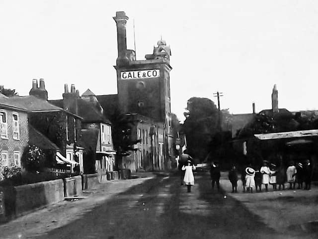 London Road, Horndean looking south-east before the sharp bend which took the London Road south to Portsmouth. Picture: Barry Cox postcard collection.