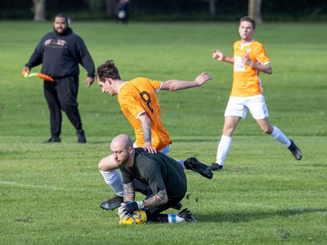 Prince of Wales (blue) v Jubilee. Picture by Alex Shute