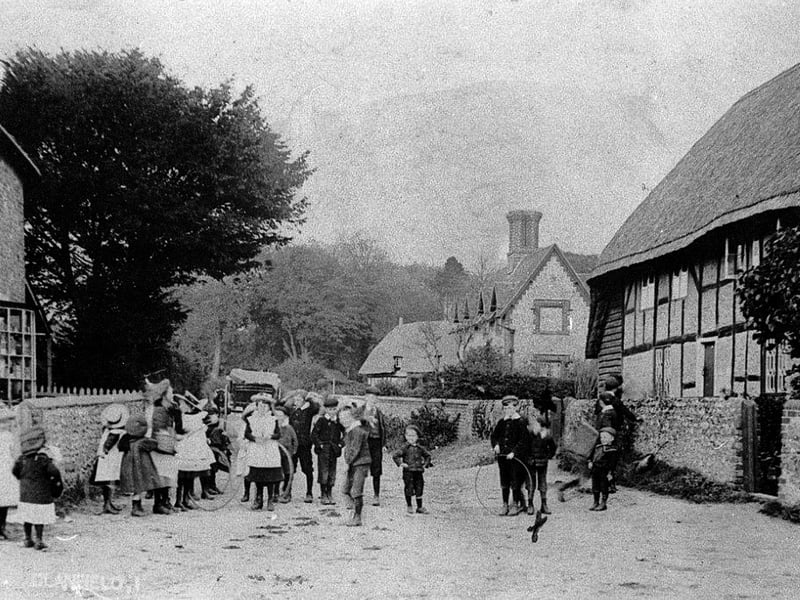 Children in North Lane, Clanfield