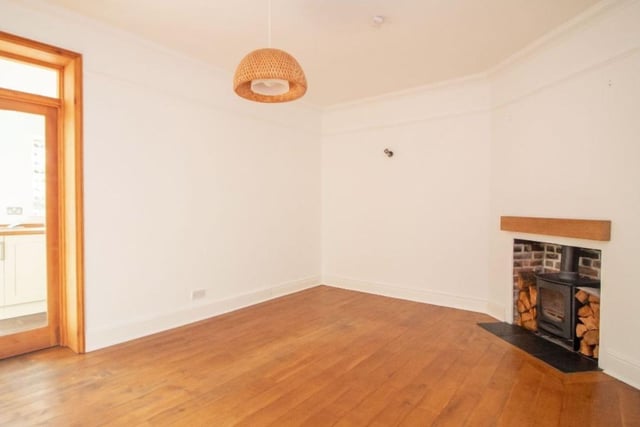 The listing says: "No forward chain is offered with this modern three bedroom semi detached house in Farlington."