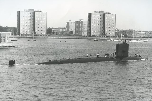 USS Seahorse arriving in Portsmouth Harbour February 1985. The News PP4073