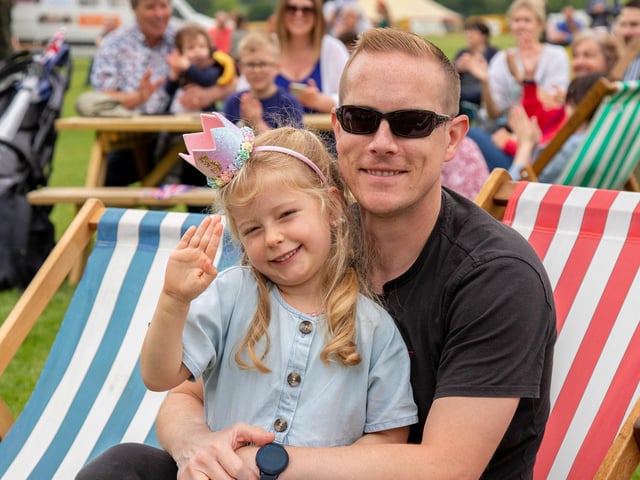 Pictured: Eliza 5 wit her dad, Alex Duggan at King George V Playing Fields, Cosham, Portsmouth
Picture: Habibur Rahman