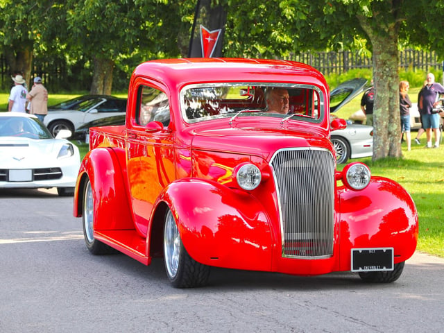 Cars entering Custom and American Show