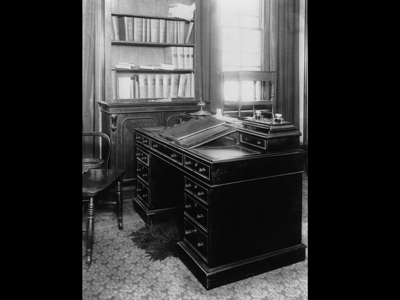 The writing desk used by English novelist Charles Dickens (1812 - 1870) at his home at Gad's Hill Place in Kent, circa 1900. (Photo by Hulton Archive/Getty Images)