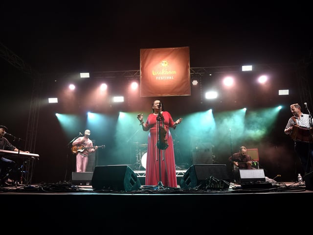 Wickham Festival 2023 in Blind Lane, Wickham. Day 2 of the festival took place on Friday, August 4.
Pictured is: Eliza Carthy & The Restitution.

Picture: Sarah Standing