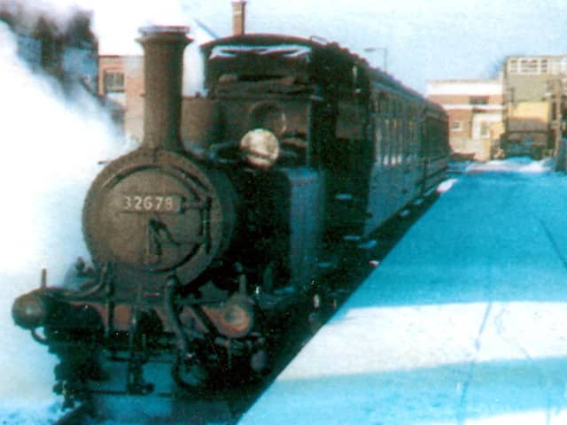 The Hayling Billy at Havant Station in January 1963 waiting to leave. Picture: Barry Cox postcard collection.