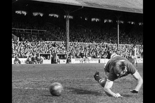 Richard Reynolds scores for Pompey against Fulham in April 1975. The News PP4030