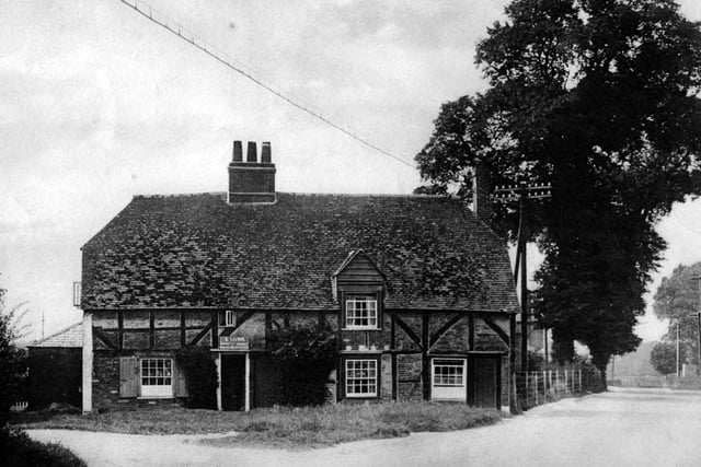 Old cottages at Hilsea.Hilsea looking north. Picture: Barry Cox collection