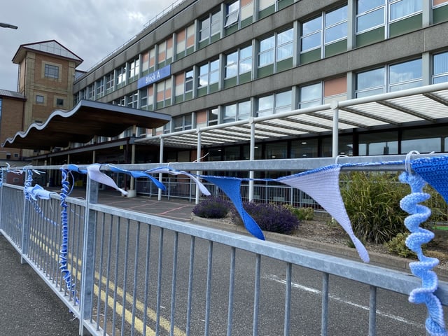 The NHS is celebrating 75 years of offering healthcare to the UK and to mark the milestone, yarnbombers have decorated various areas in Portsmouth with knitted decorations.