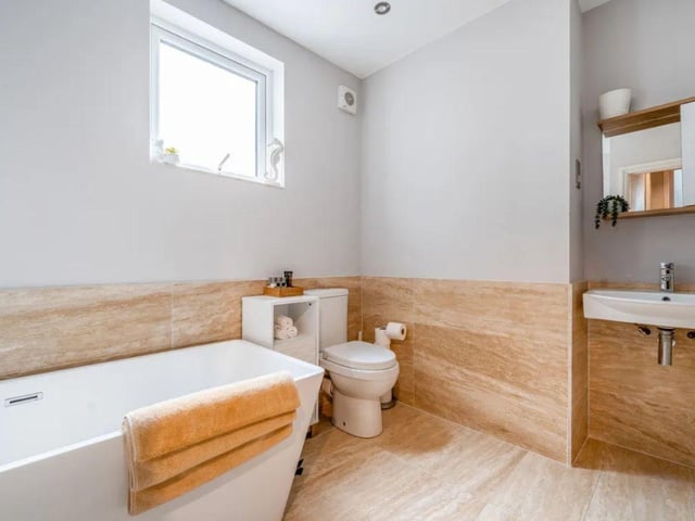 This home has easy access to the M275 and there are a number of public transport links.
