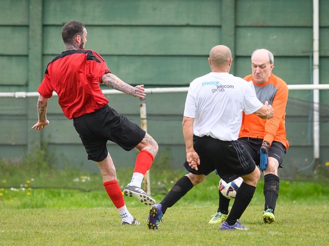 Action from the Jon Gittens memorial charity match between a team of former Fareham Town players and a side of ex-Pompey and Southampton professionals. Picture: Keith Woodland (160421-331)