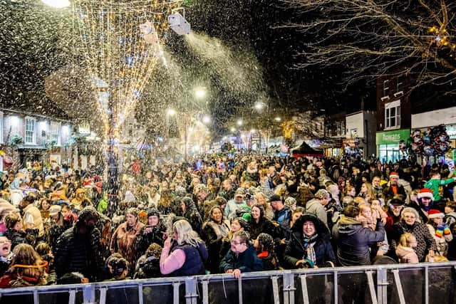 The Crowd enjoy the 'snow' at the Fareham town centre Christmas lights switch on event, November 19, 2022.
Picture: Keith Woodland (191121-423)