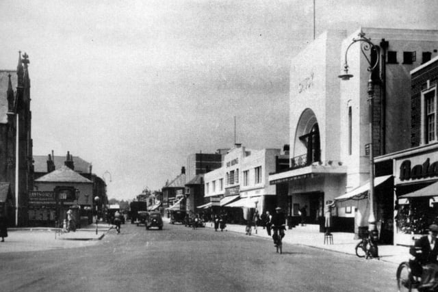 West Street, Fareham in the 1930's. The Savoy Cinema on the right was built in 1933. When the cinema closed, it became the entrance to a shopping centre. Picture: JFenn/thehistorypress.co.uk