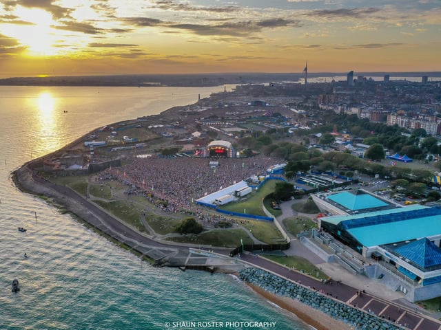 Did you go to Victorious Vintage Festival at Portsmouth Historic Dockyard in 2011? How things have changed now since it became huge when it moved to Southsea Common!