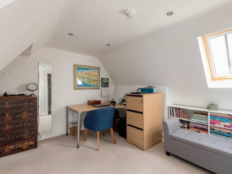 Dressing room / Study.
