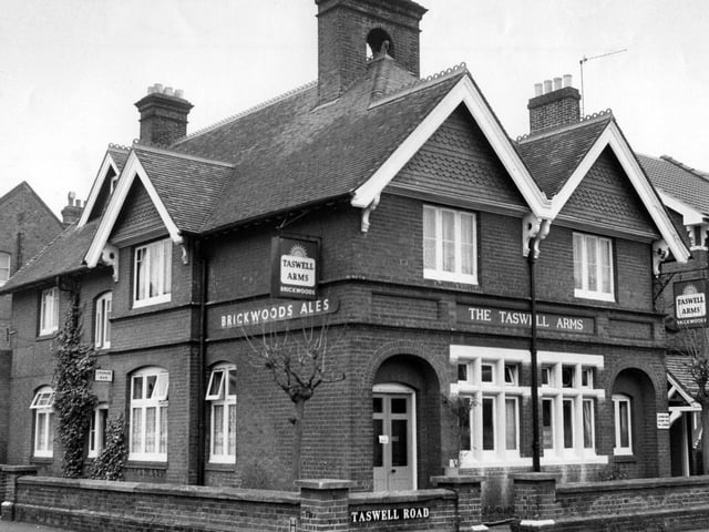 The Taswell Arms, Southsea in January 1981. The News PP1557