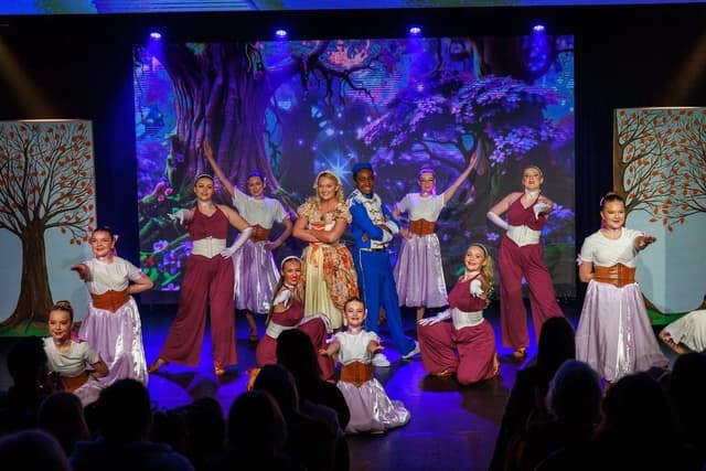 Kritik von Cinderella im The Lens Studio, Portsmouth Guildhall
