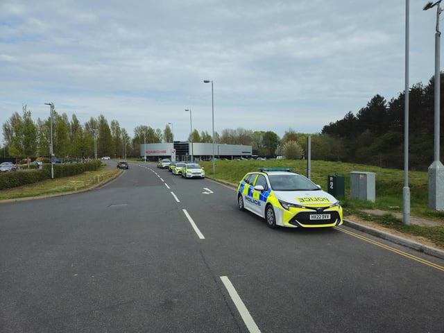 Large emergency service response to serious incident below M275