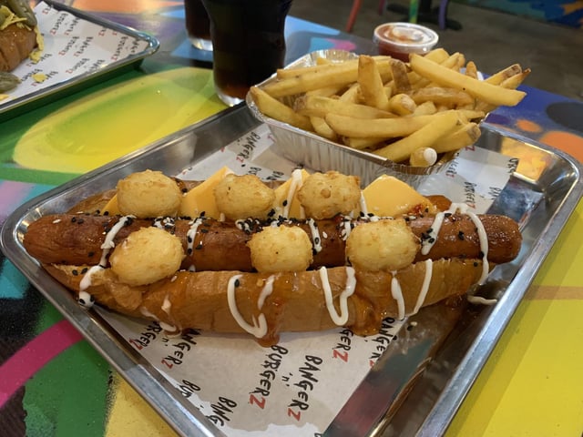 Dish Detective's gluttonous was satisfied with Bangerz 'n' Burgerz's Tot Dog, a pork frank loaded with ‘Tater Tots’, American cheese, sweet chilli sauce, mayo and sesame seeds - with a side of rustic fries.
