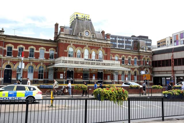 Scene at Portsmouth Train Station where police are in control and a Bomb Disposal team is on site due to a bomb scare at the station.
Sunday 16th July 2023.
Picture: Sam Stephenson.
