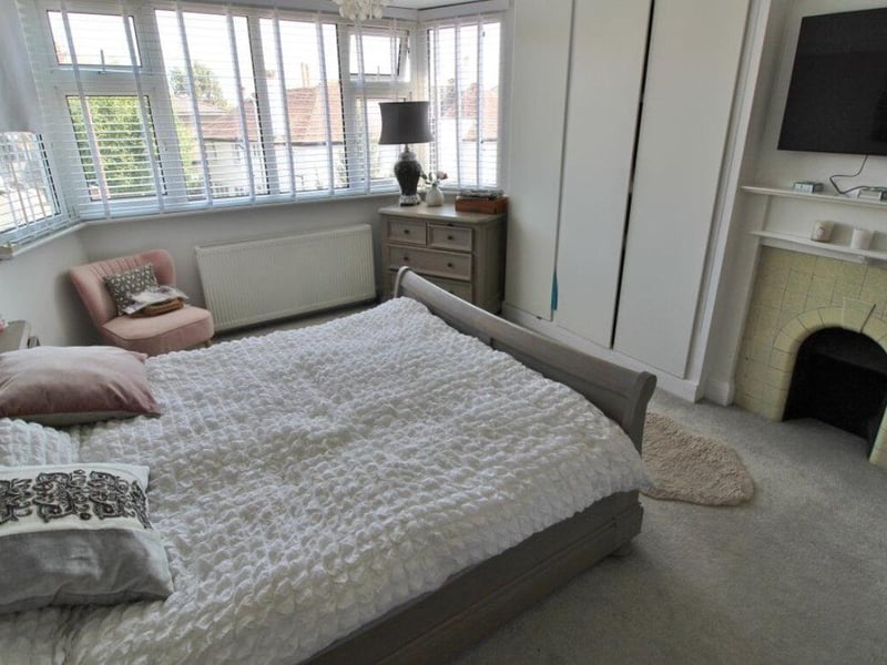The property is on the market for £725,000 and for more information visit the Jeffries & Dibbens Estate Agents website.