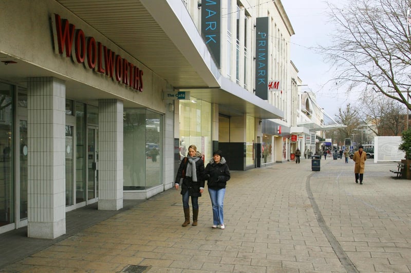 Shoppers walk past a closed Woolworths store in Commercial Road in central Portsmouth January 5, 2009.