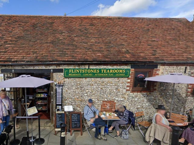 Flintstones Tea Room in Emsworth is in a perfect location by the water. It has a rating of 4.5 from 299 reviews on TripAdvisor.