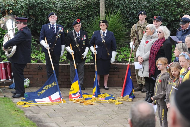 Lee-on-the-Solent's Remembrance ceremony (131122-2683)