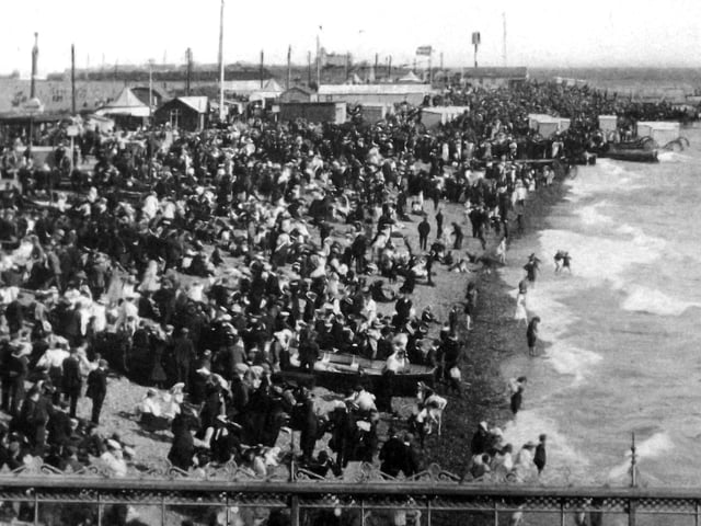 A crowded Southsea beach on Regatta Day circa 1910.