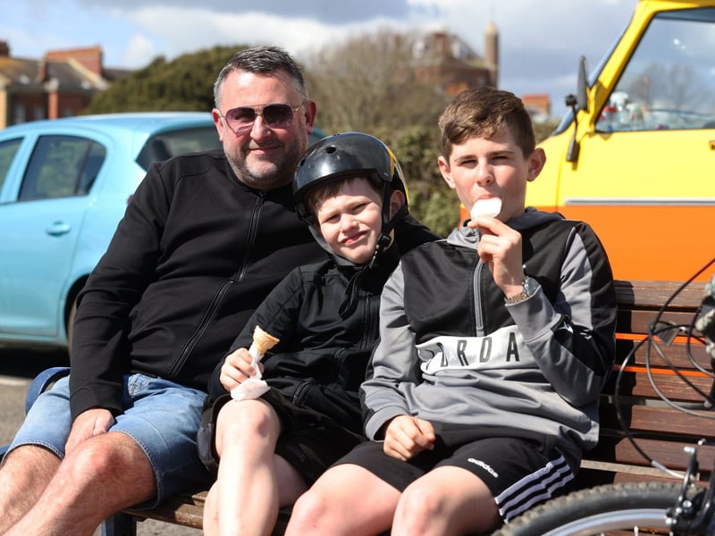 Pete Seabrook with kids Samuel, 8 and Freddie, 12, and their ice creams.