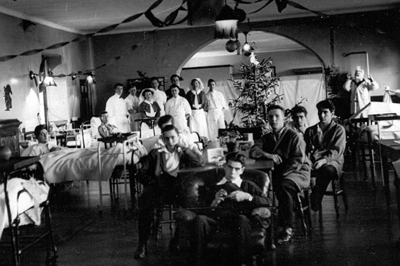 Haslar Hospital at Christmas
Sent in by F. Fuller we see a ward at Haslar Naval Hospital in 1947.