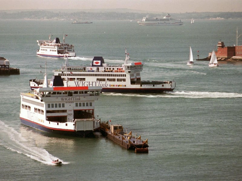 Portsmouth harbour ferry traffic 16th May 1992. The News 5901-1