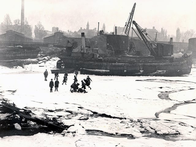 Portsmouth Harbour in the winter of 1939 near Stamshaw
